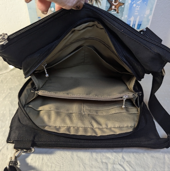 Baggallini Black Crossbody Bag - Picture 4 of 8